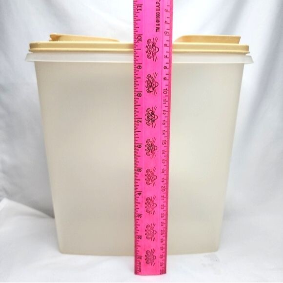 Vintage Tupperware White & Tan Super Cereal Keeper w/ Lid & Cap 10.25"X8.25"X5" - Picture 11 of 11